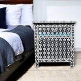 Mueble auxiliar de 1 cajón y 1 puerta con diseño de cita con incrustaciones de hueso, color negro